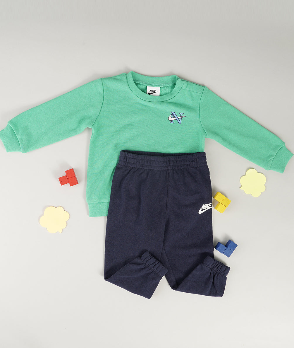
                  
                    NIKE SWOOSH ESSENTIALS
                  
                