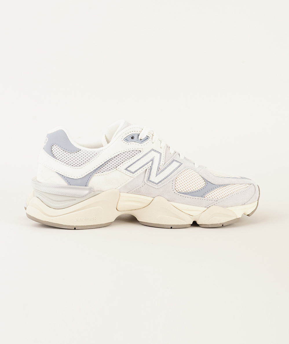 
                  
                    NEW BALANCE 9060
                  
                
