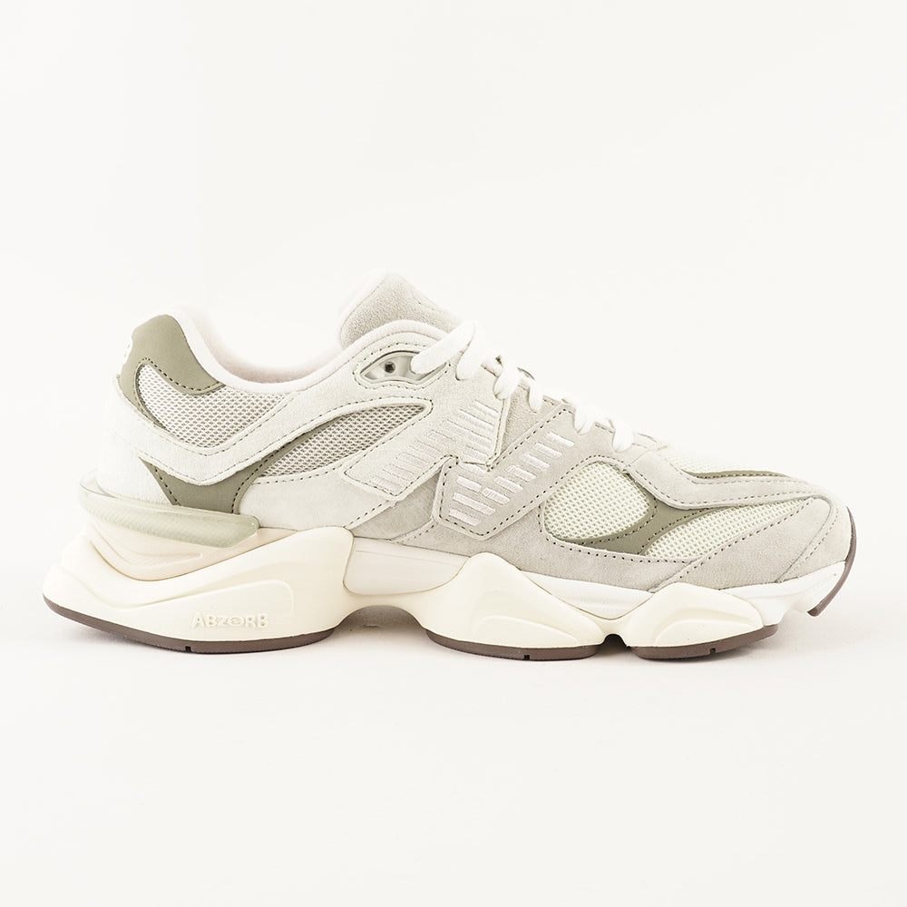 
                  
                    NEW BALANCE 9060
                  
                