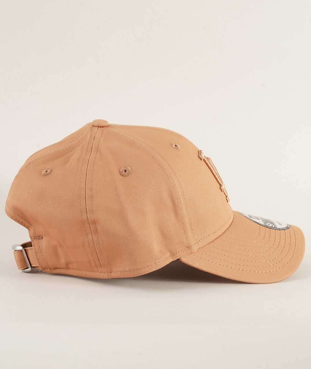 
                  
                    NEW ERA BERRETTO
                  
                