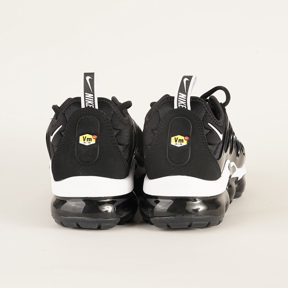 
                  
                    NIKE AIR VAPORMAX PLUS
                  
                