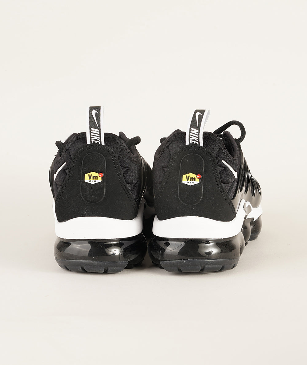 
                  
                    NIKE AIR VAPORMAX PLUS
                  
                