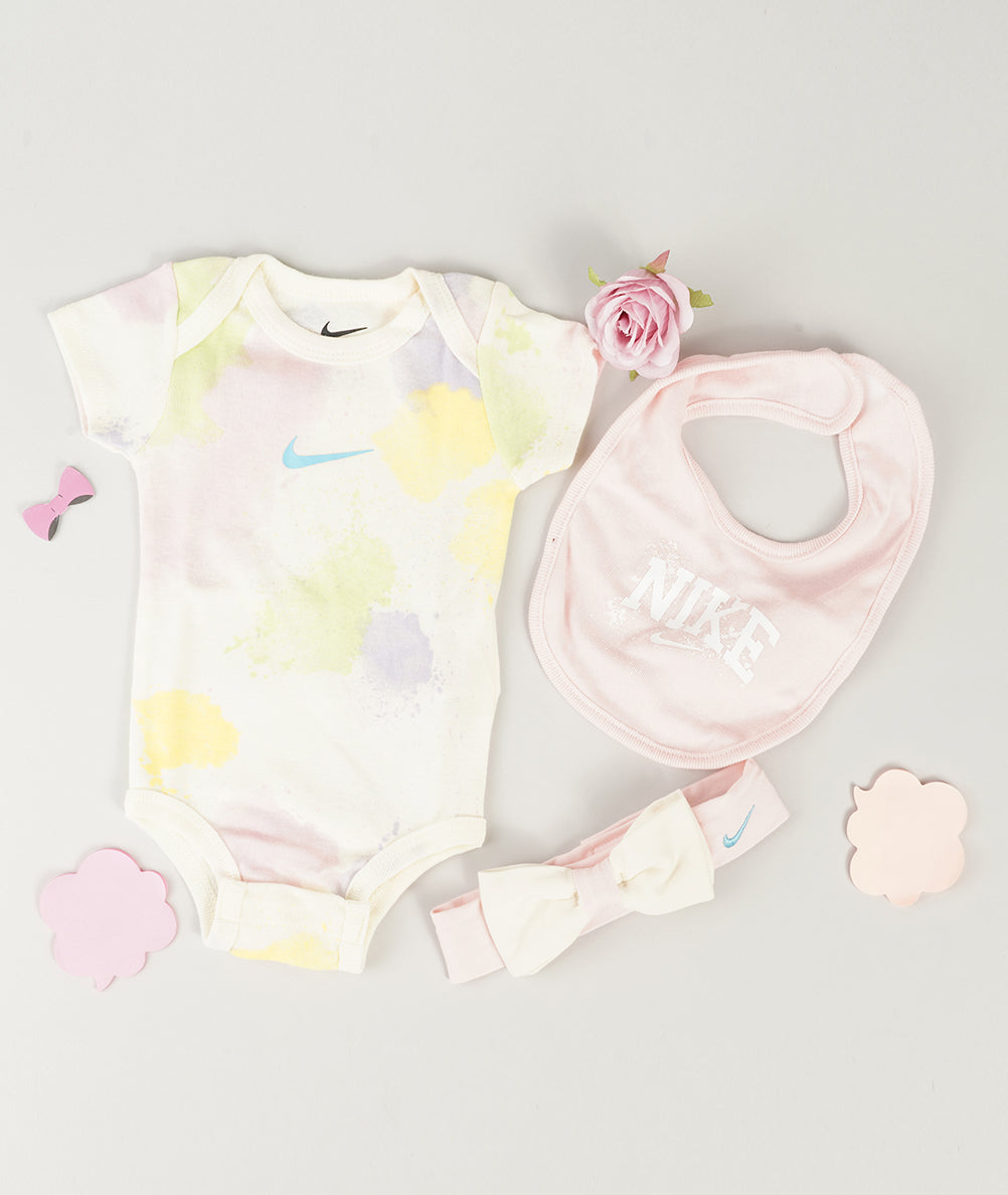 
                  
                    NIKE HOODIE SET
                  
                