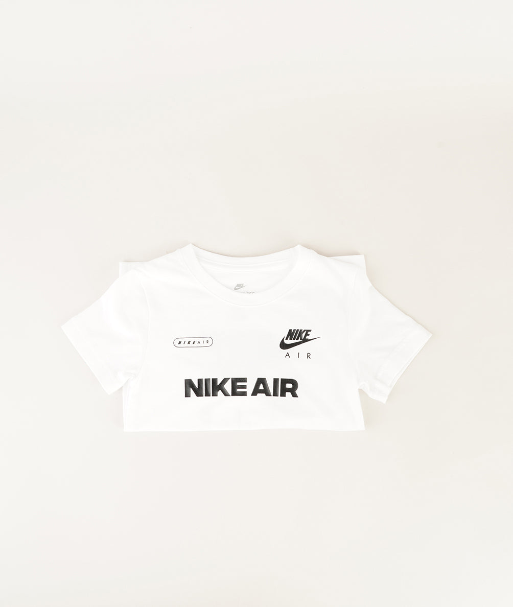 
                  
                    NIKE T-SHIRT BASIC
                  
                