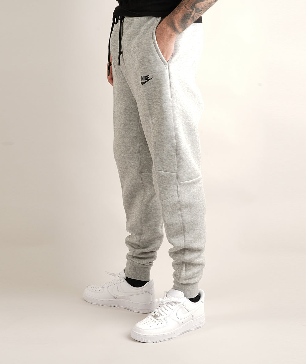 
                  
                    NIKE TECH FLEECE
                  
                