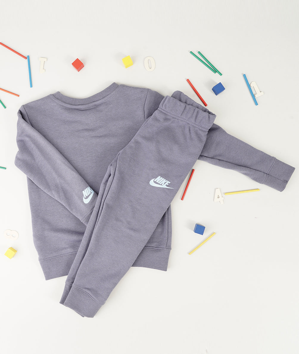 
                  
                    NIKE SWOOSH ESSENTIALS
                  
                