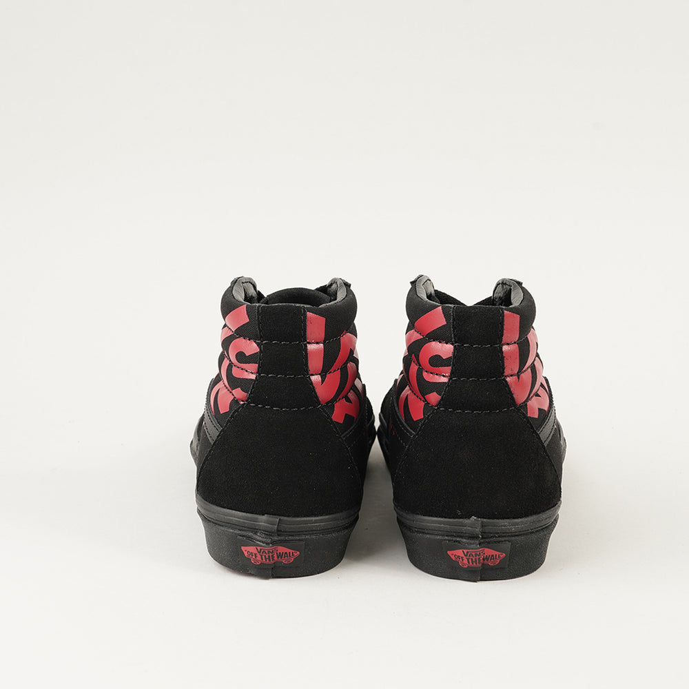 
                  
                    VANS SK8-HI
                  
                