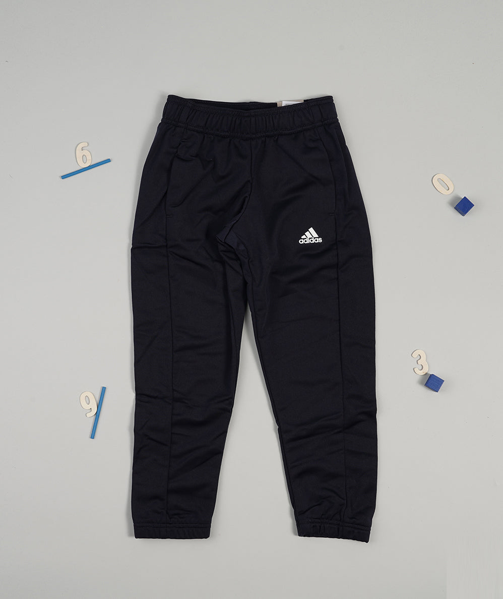 
                  
                    ADIDAS TUTA ESSENTIALS
                  
                