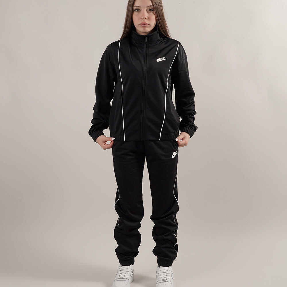 
                  
                    NIKE Tuta da Donna Fitted Sportswear
                  
                