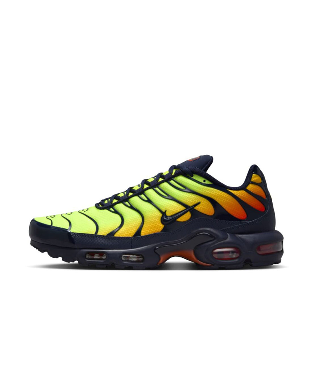 
                  
                    NIKE AIR MAX PLUS
                  
                