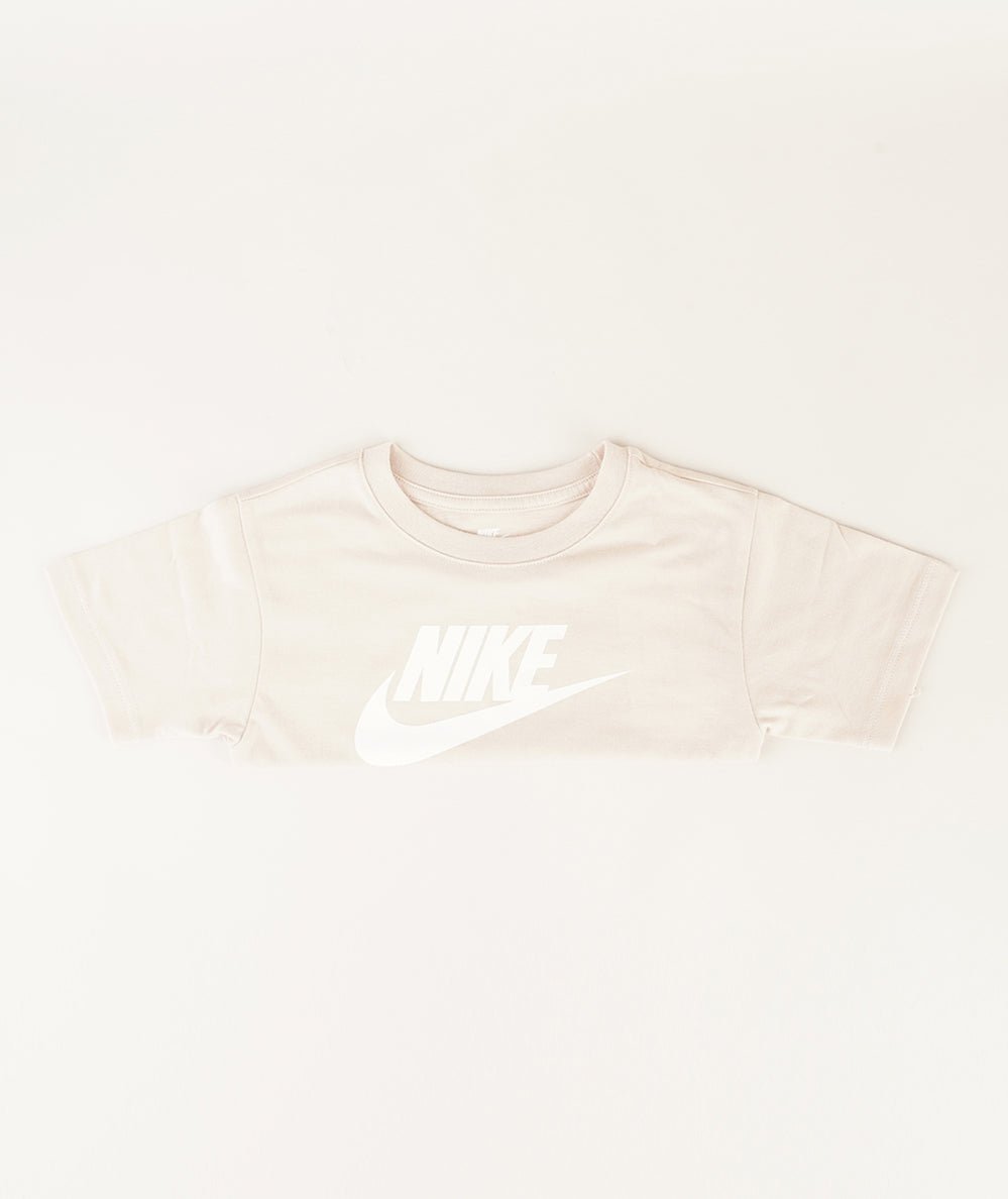 
                  
                    NIKE T-SHIRT BASIC
                  
                