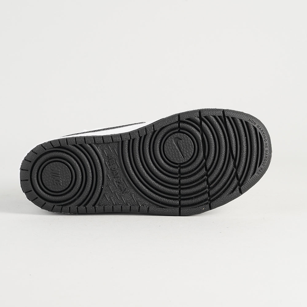 
                  
                    NIKE COURT BOROUGH LOW
                  
                