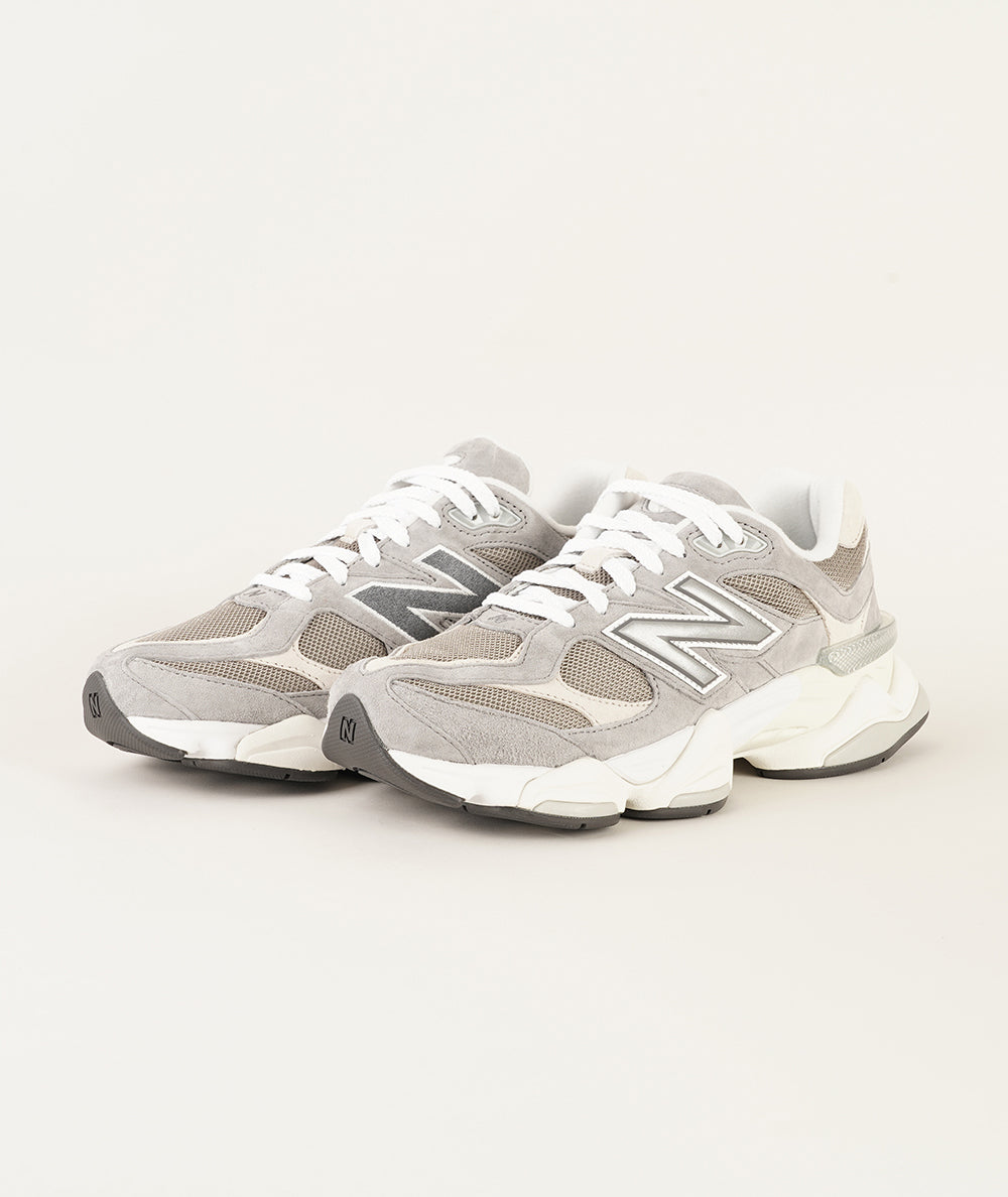 
                  
                    NEW BALANCE 9060
                  
                