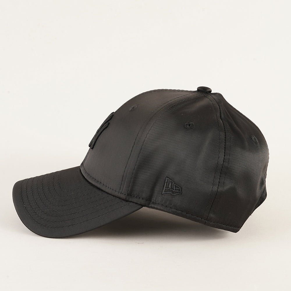 
                  
                    NEW ERA BERRETTO
                  
                