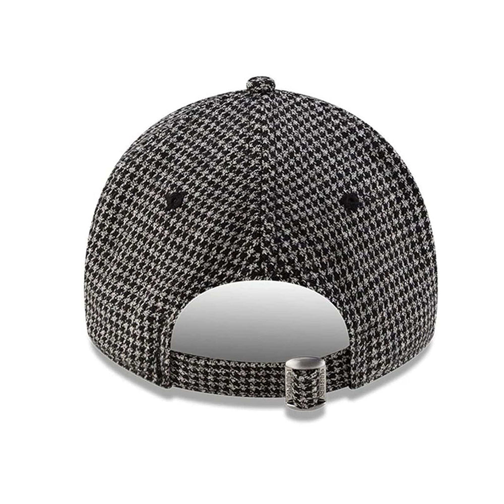 
                  
                    NEW ERA BERRETTO
                  
                
