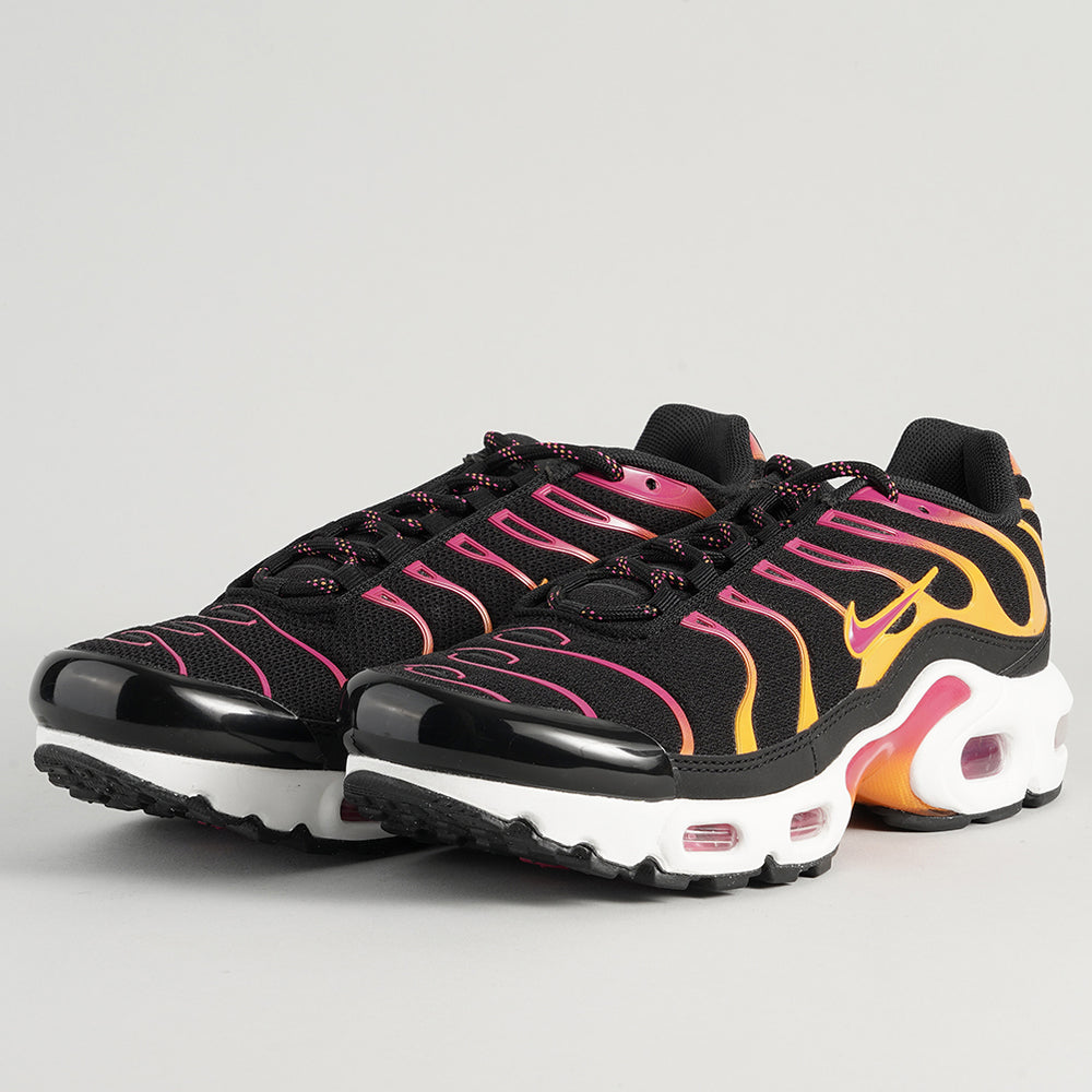 
                  
                    NIKE AIR MAX PLUS
                  
                