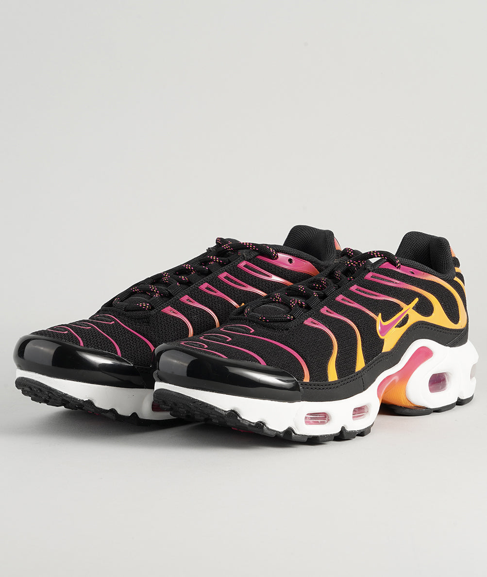 
                  
                    NIKE AIR MAX PLUS
                  
                