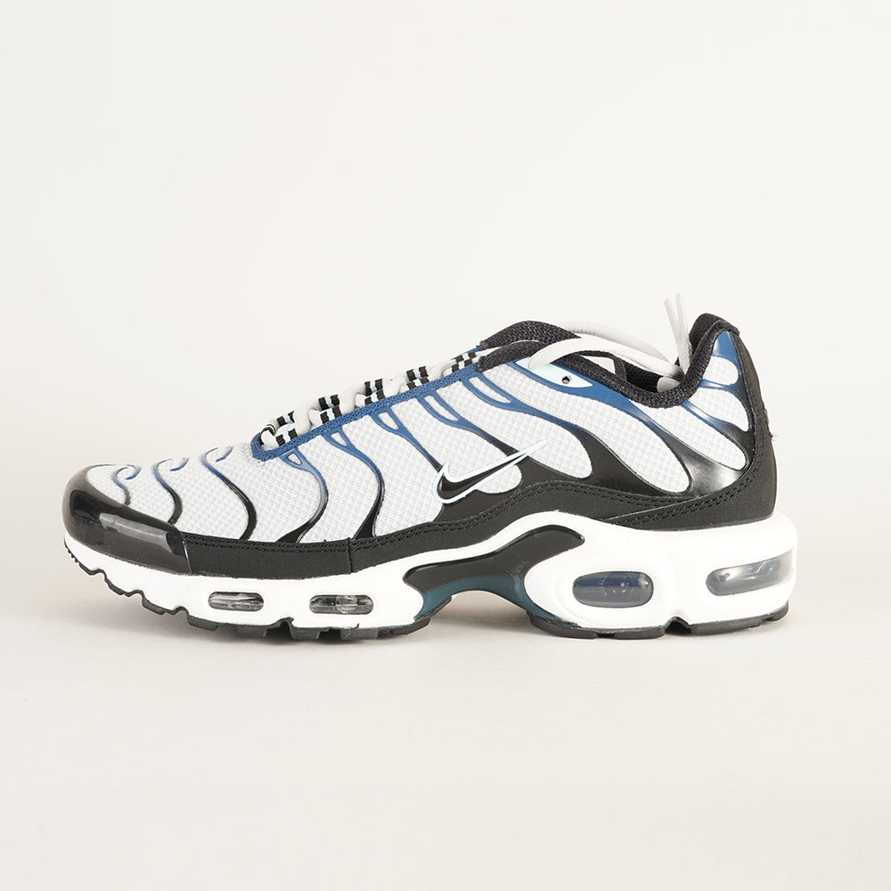 
                  
                    NIKE AIR MAX PLUS
                  
                