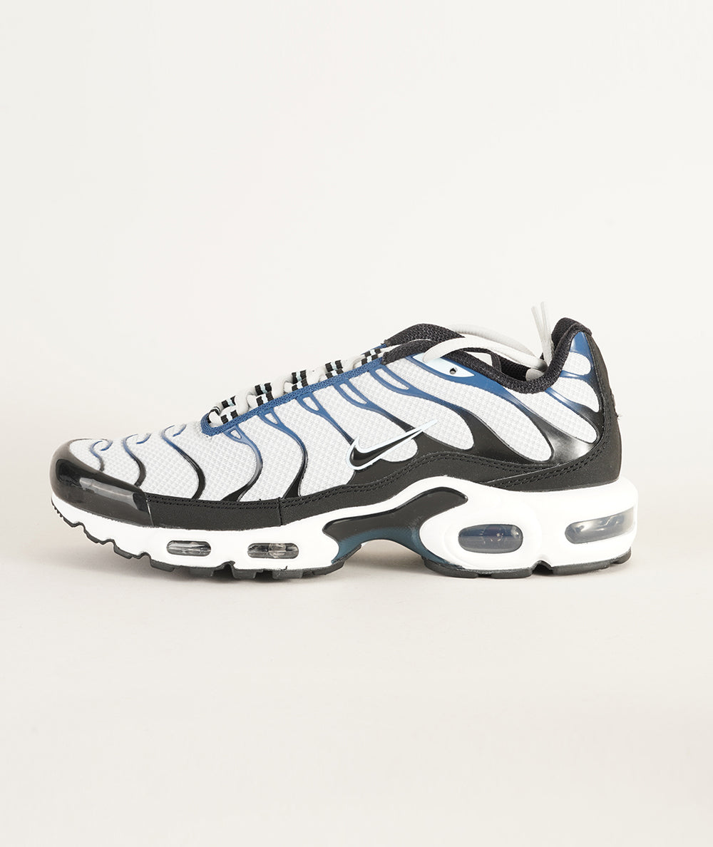 
                  
                    NIKE AIR MAX PLUS
                  
                