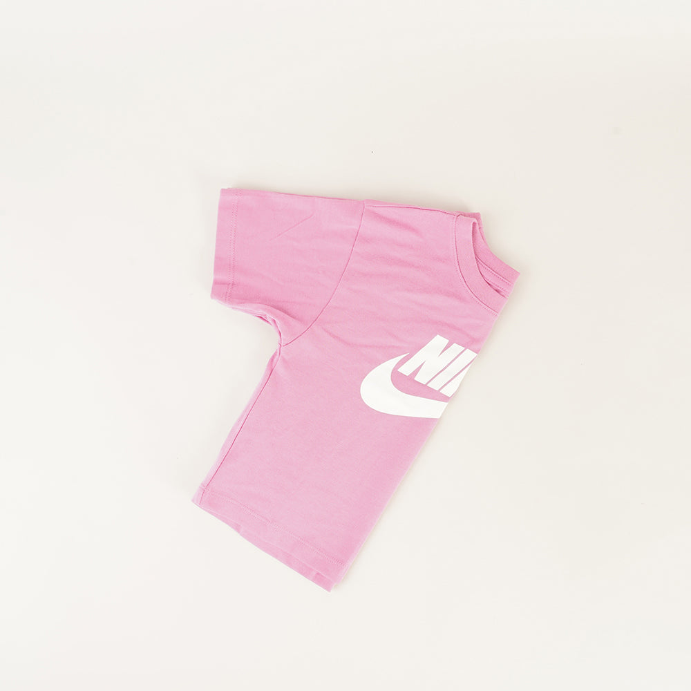 
                  
                    NIKE T-SHIRT BASIC
                  
                