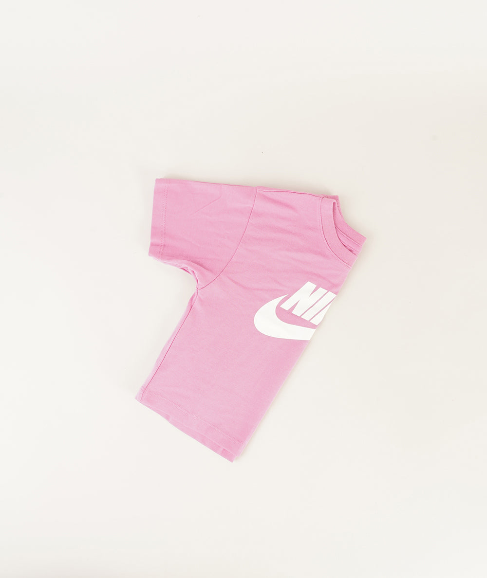 
                  
                    NIKE T-SHIRT BASIC
                  
                