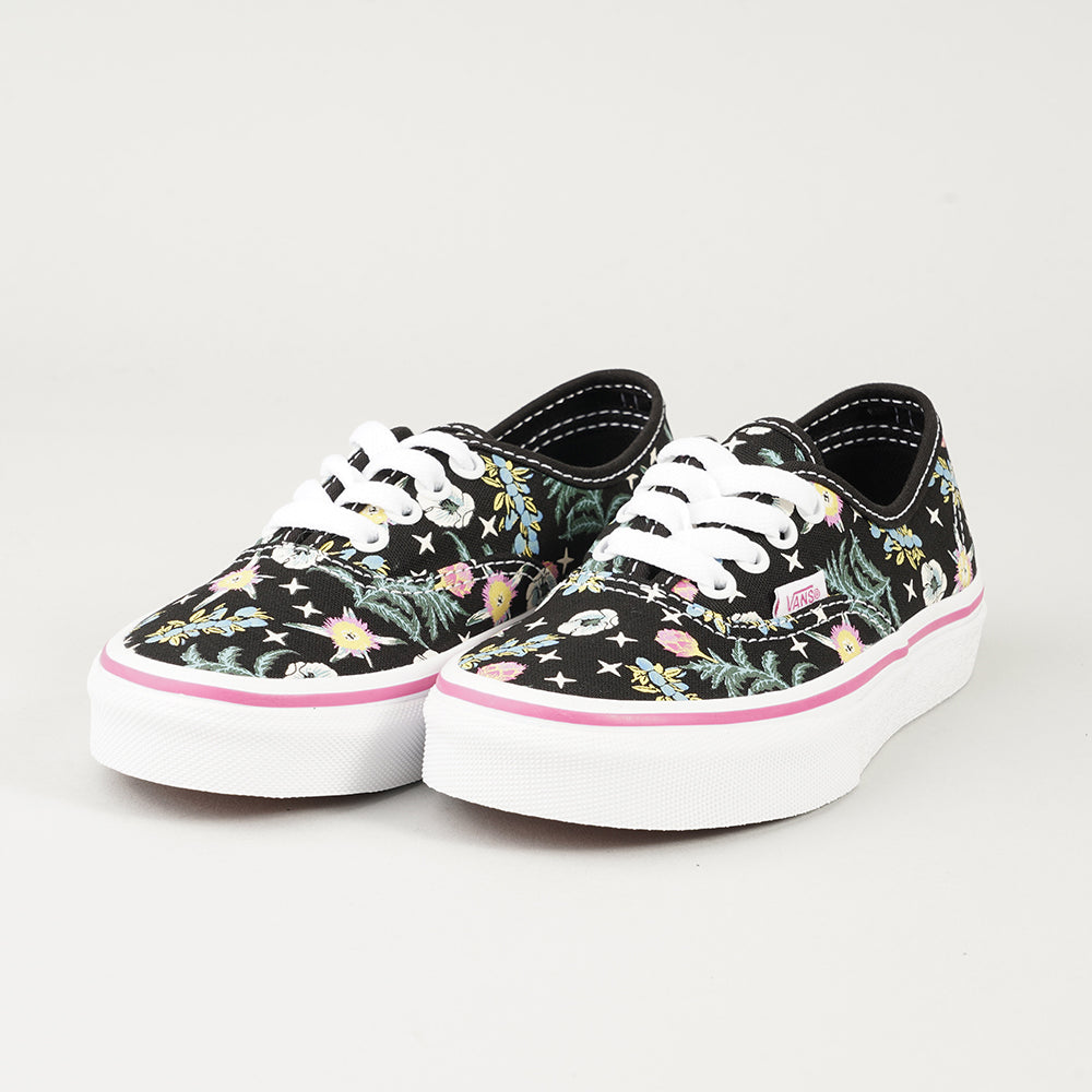 
                  
                    VANS AUTHENTIC
                  
                