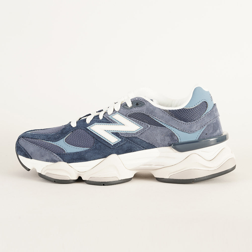 
                  
                    NEW BALANCE 9060
                  
                