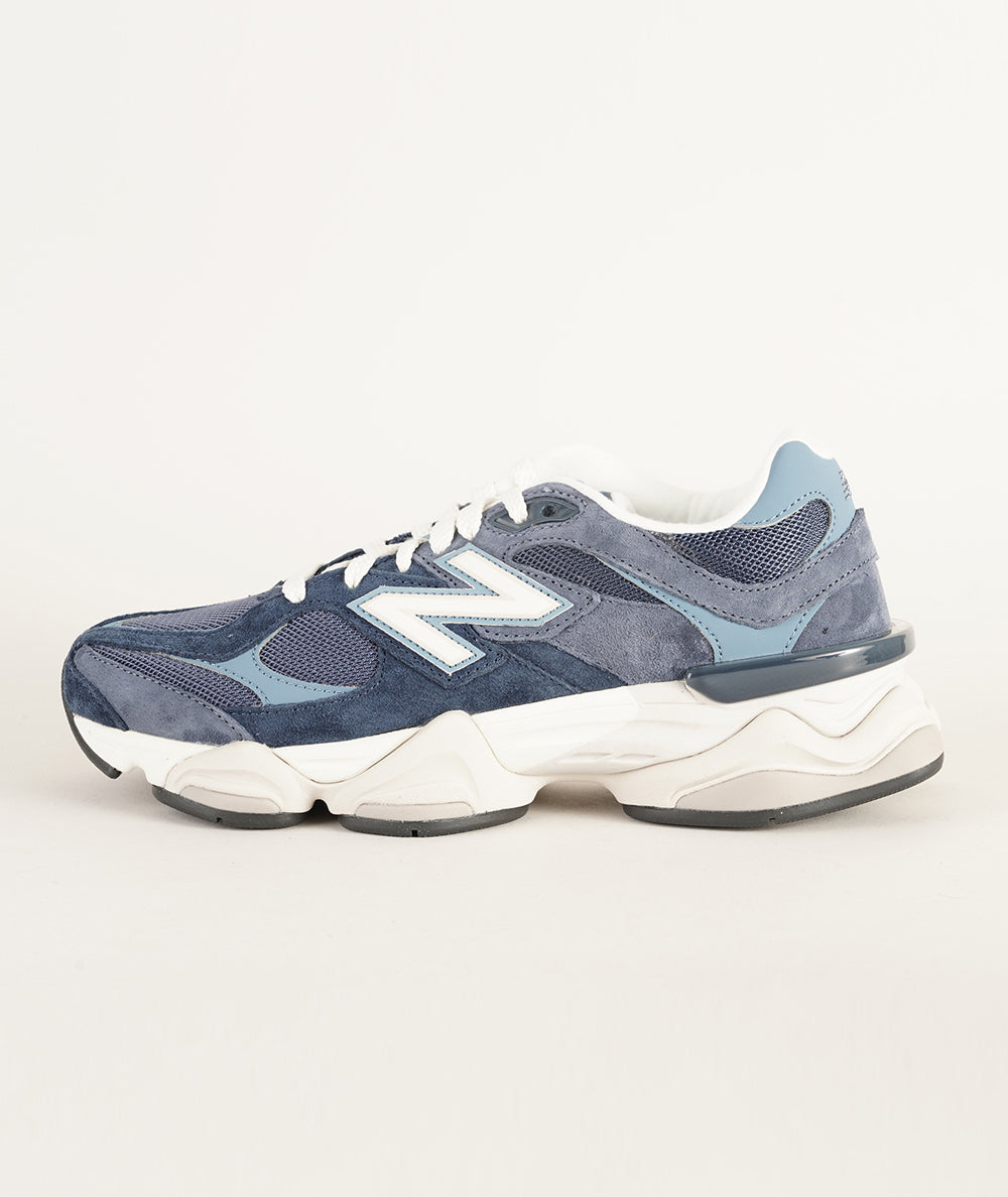 
                  
                    NEW BALANCE 9060
                  
                