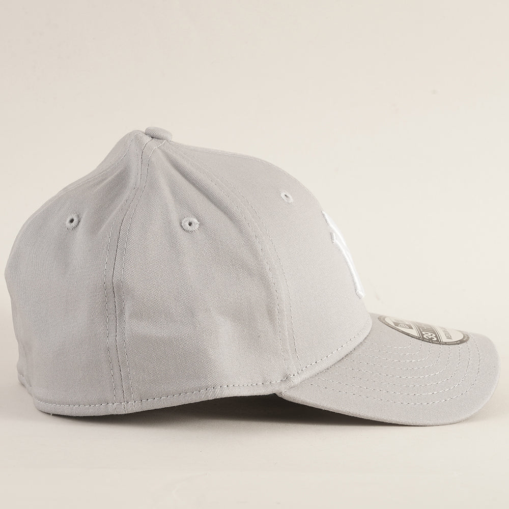 
                  
                    NEW ERA BERRETTO
                  
                