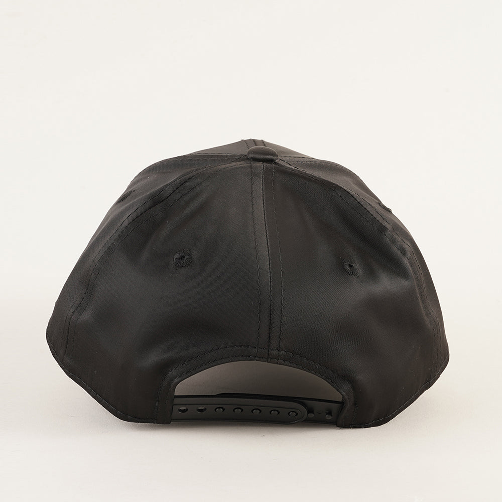 
                  
                    NEW ERA BERRETTO
                  
                