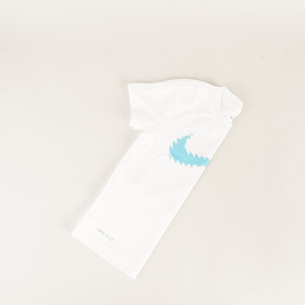 
                  
                    NIKE T-SHIRT BASIC
                  
                