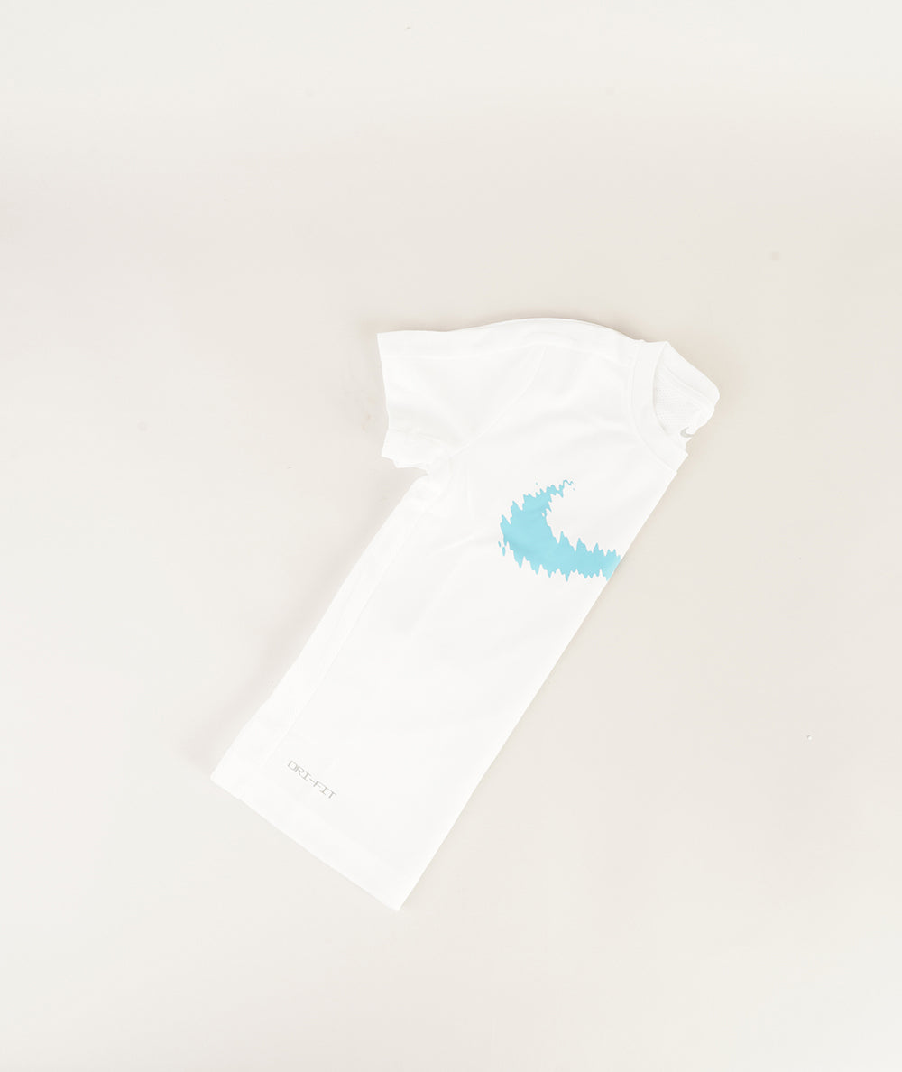 
                  
                    NIKE T-SHIRT BASIC
                  
                