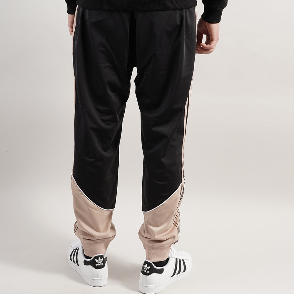 
                  
                    ADIDAS TRACK PANTS TRICOT SST
                  
                