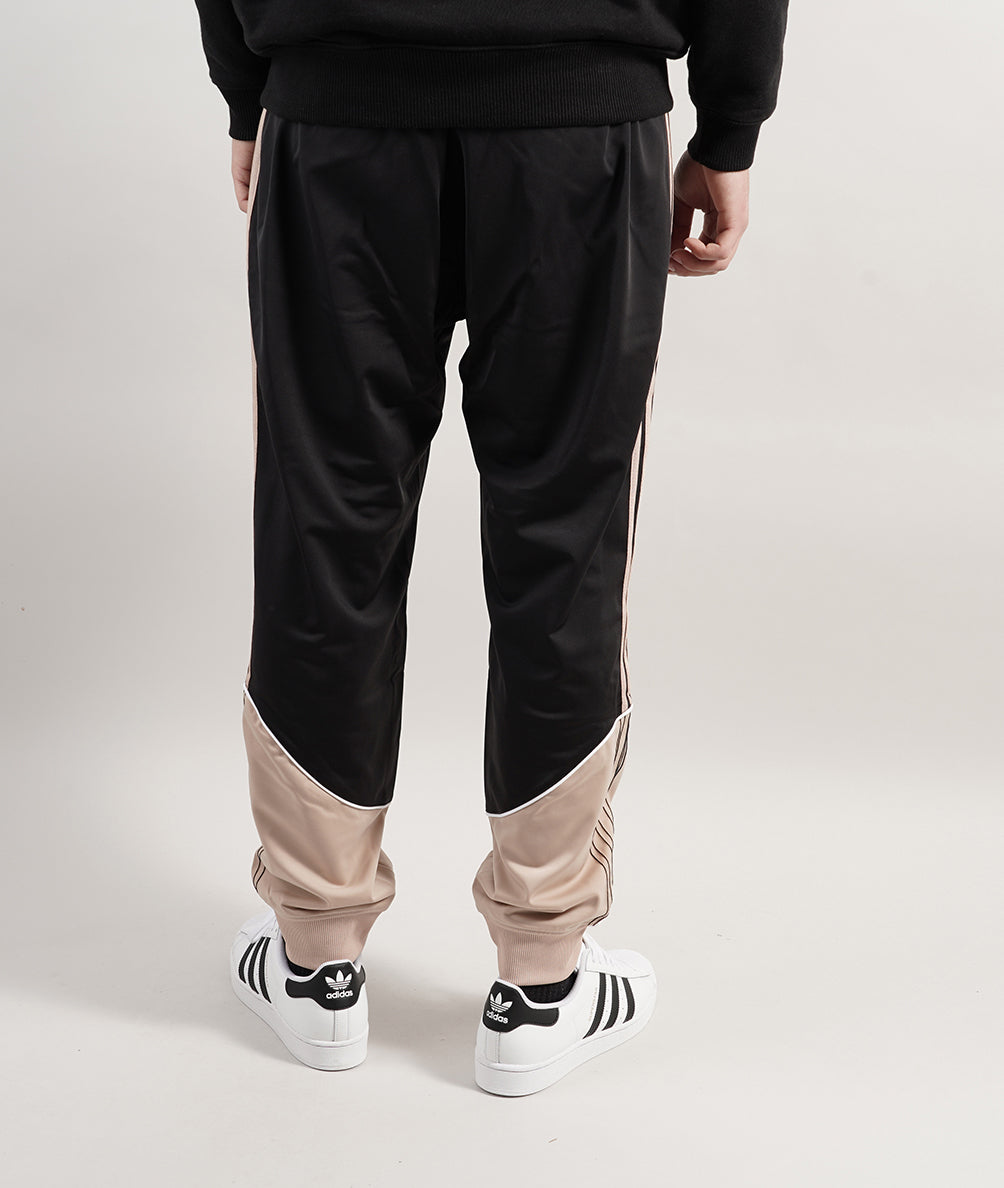 
                  
                    ADIDAS TRACK PANTS TRICOT SST
                  
                