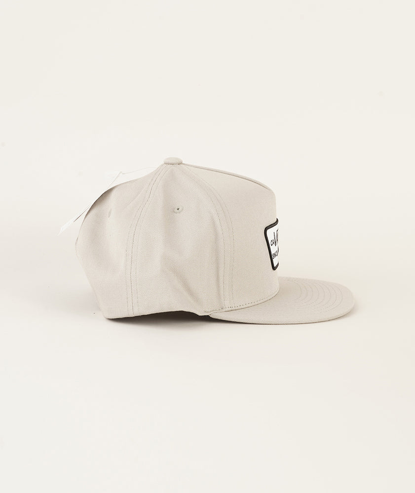 
                  
                    VANS FULL PATCH SNAP
                  
                