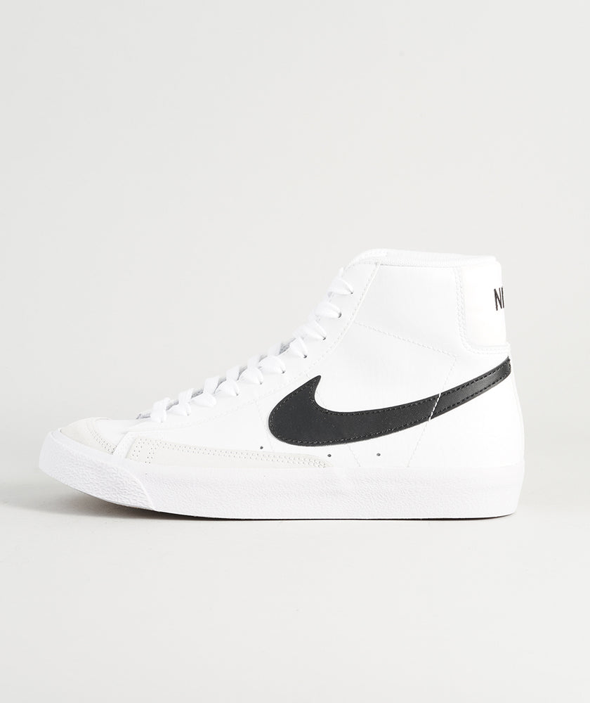 
                  
                    NIKE BLAZER MID '77
                  
                