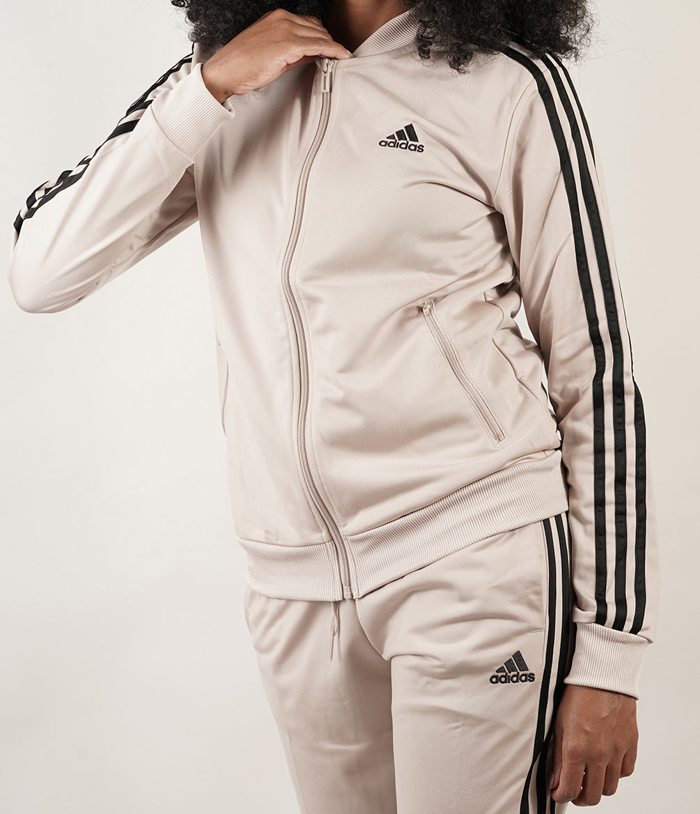 
                  
                    ADIDAS Essential
                  
                
