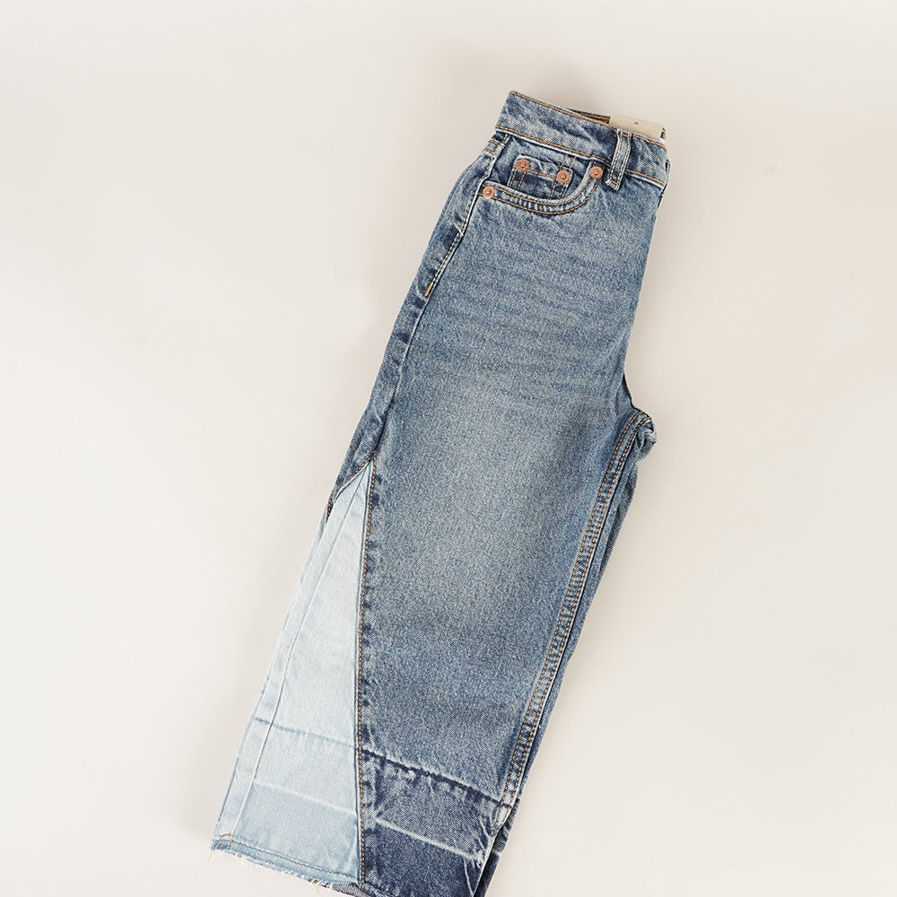 
                  
                    LEVI'S HIGH RISE BAGGY
                  
                