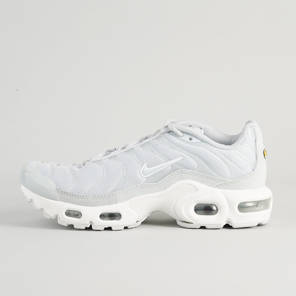 
                  
                    NIKE AIR MAX PLUS
                  
                