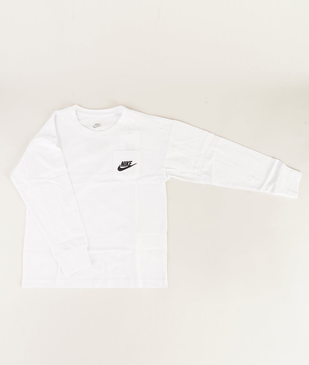 
                  
                    NIKE T-SHIRT BASIC
                  
                