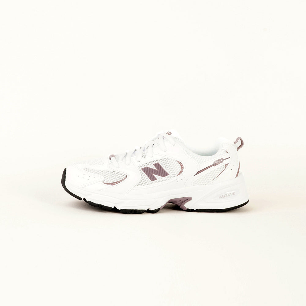 
                  
                    NEW BALANCE 530
                  
                