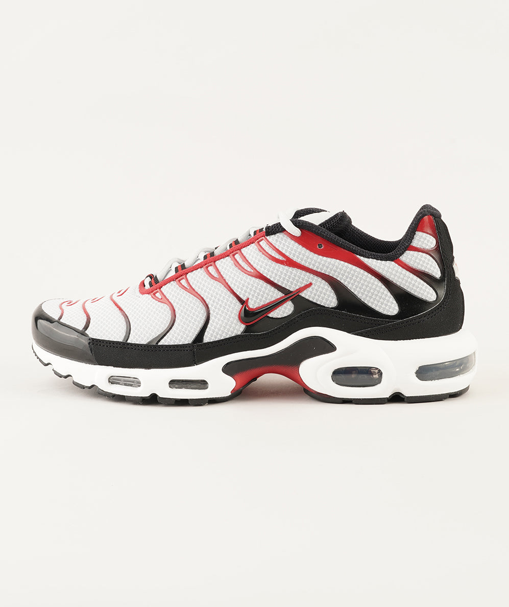 
                  
                    NIKE AIR MAX PLUS
                  
                