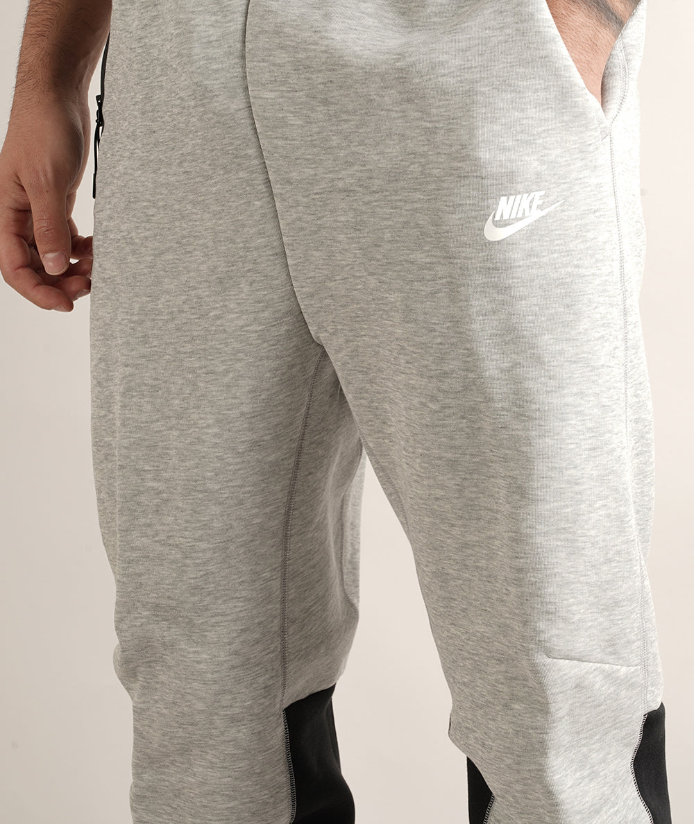 
                  
                    NIKE TECH FLEECE
                  
                