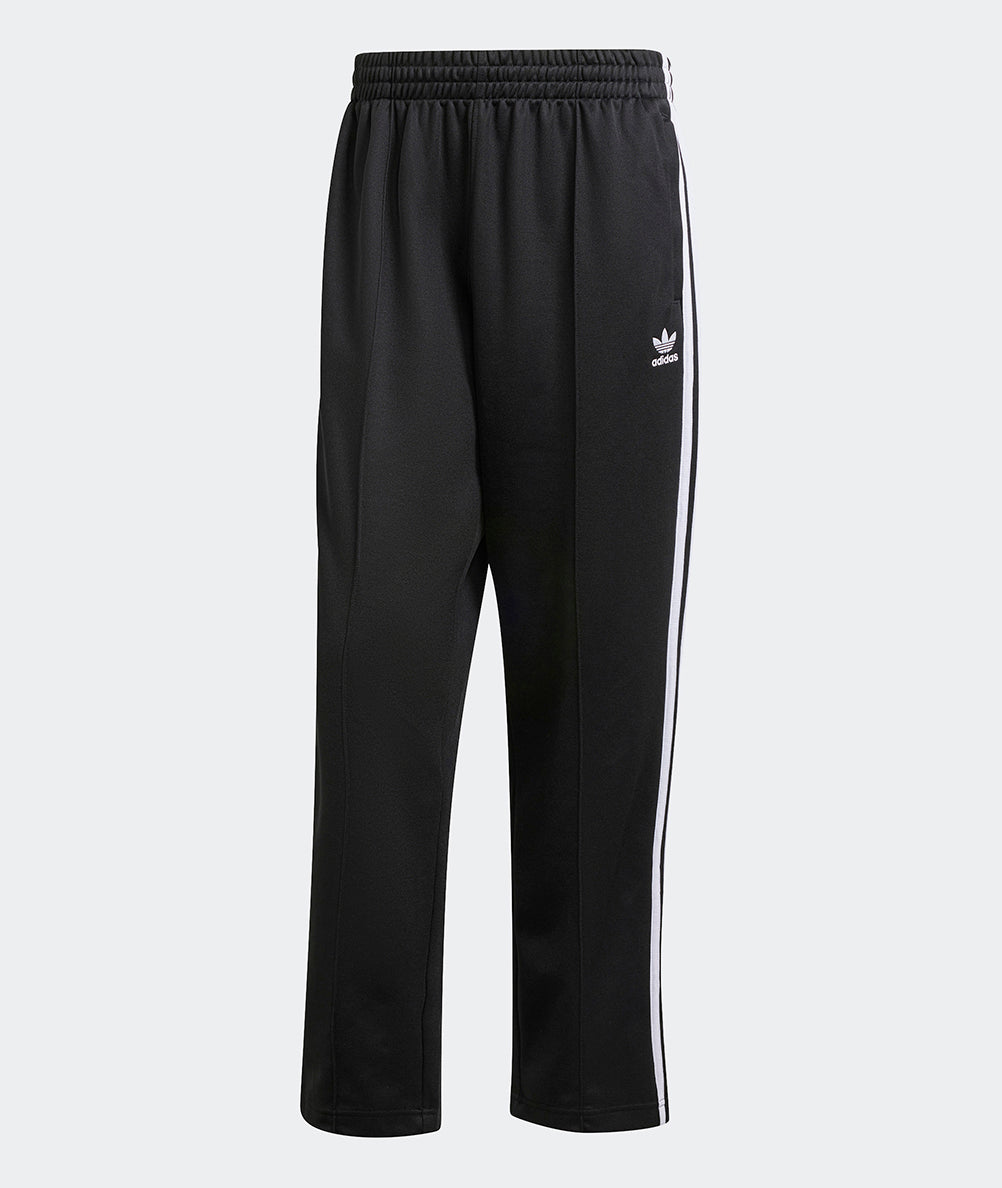 
                  
                    ADIDAS PANT BAGGY
                  
                