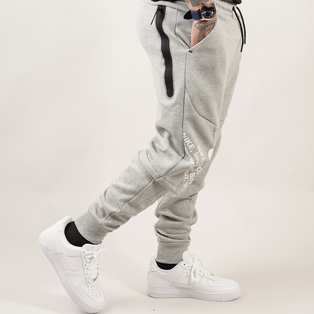 
                  
                    NIKE TECH FLEECE
                  
                