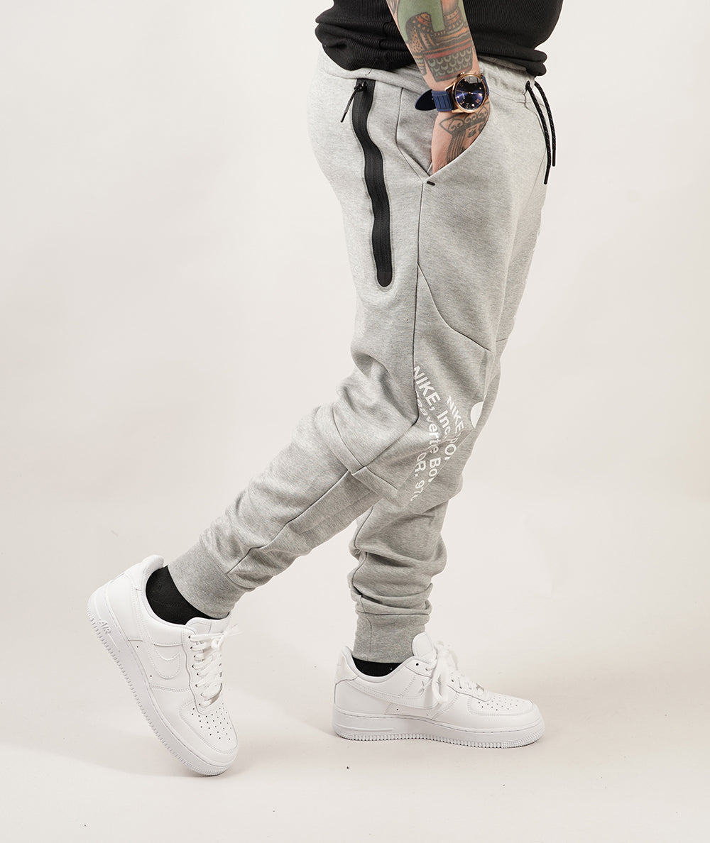 
                  
                    NIKE TECH FLEECE
                  
                