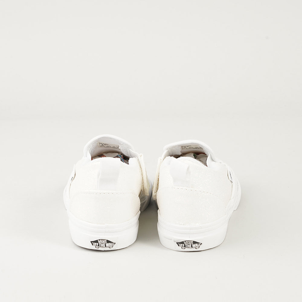 
                  
                    VANS SLIP-ON V
                  
                