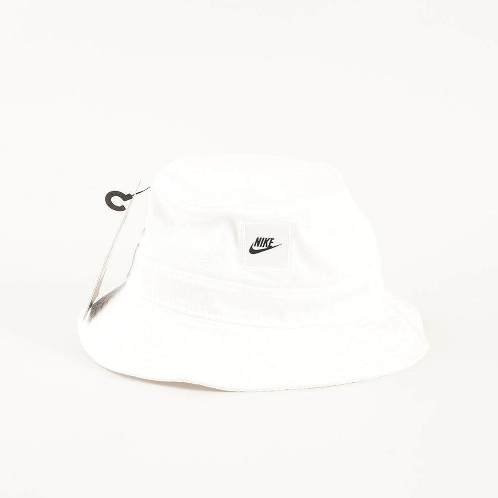 
                  
                    NIKE PESCATORE
                  
                
