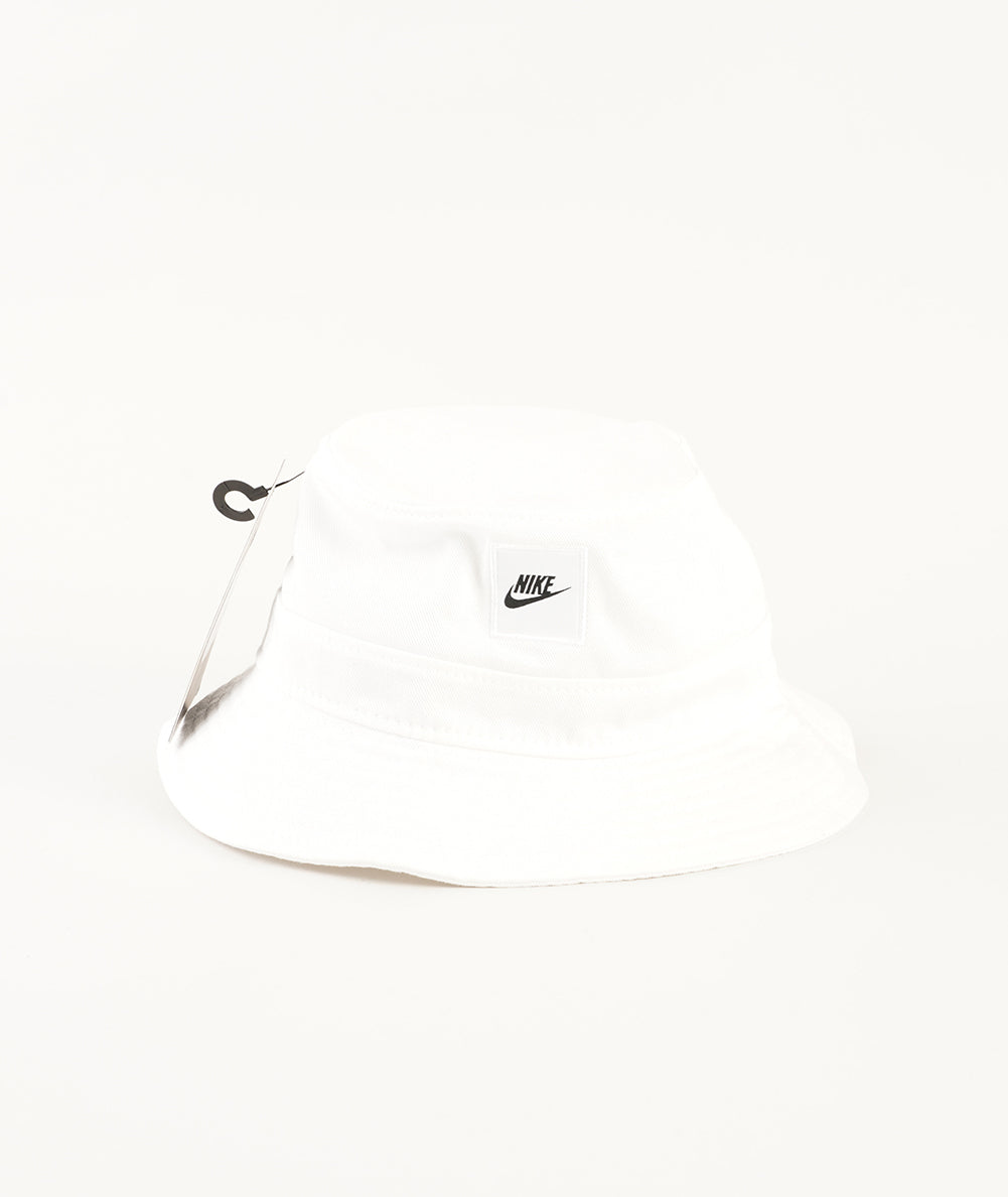 
                  
                    NIKE PESCATORE
                  
                
