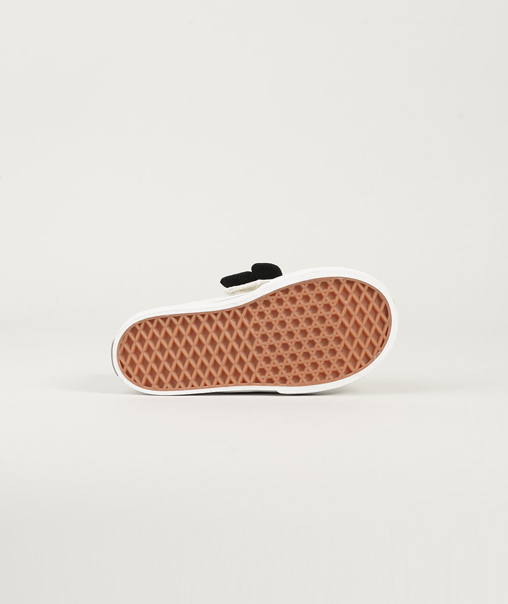 
                  
                    VANS SLIP-ON
                  
                